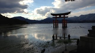 鳥居を船から見るならＪＲのほうかな・・・