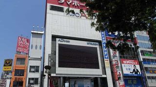 「笑っていいとも」で有名な、新宿のランドマークです。