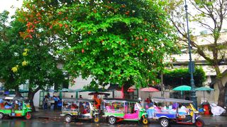 タイの観光的乗り物、それはトゥクトゥク！
