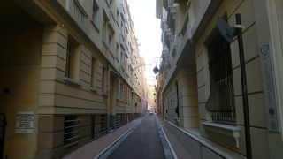 観光地に溶け込む地元の姿、短時間でブラつけるのが魅力のＭｏｎａｃｏ-Ｖｉｌｌｅ旧市街地。