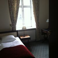 シングルだと狭いですが