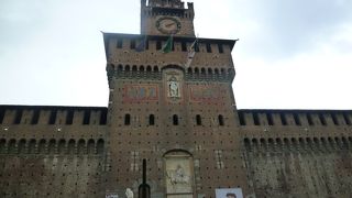 スフォルツェスコ城