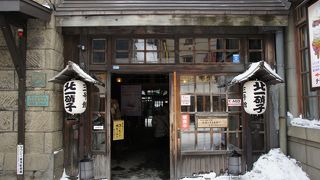 元は倉庫という歴史的建造物を使った建物の雰囲気も最高