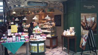 ルミネエレベーター脇で京急線改札口側のユニークなパン屋さん