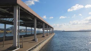 瀬戸大橋観光船と塩飽本島までの航路があります