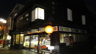 和菓子いろいろあり。