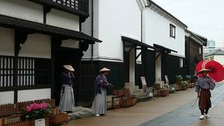 歩いて学べる教科書みたいです。