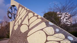 公団沿いにある調整池公園