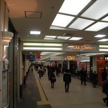 ポールタウンはポールのように長いよ♪