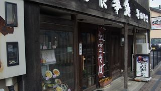 駅前にあるおそばやさんです