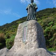 室戸岬に立つ大きな銅像