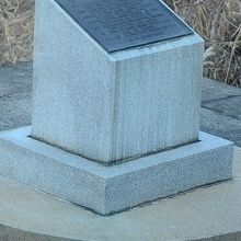 ポプラ事件の記念碑。事件の経緯が刻んであります。