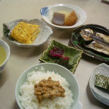 朝食です。席についてから温かい物が提供されます。