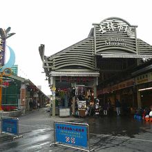 基河路側入口（昼）