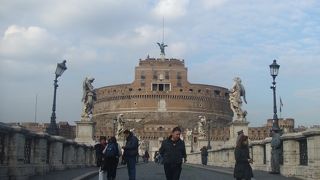 外観のみ堪能。ローマの休日ゆかりの場所に行き尽くしたくて。