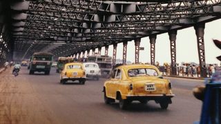 ハウラー駅の隣