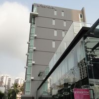 手前の右側のガラス張りのところで朝食をいただきます