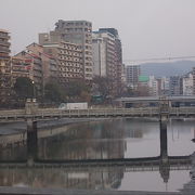 川の景観を楽しめる駅です