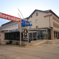 このホテルは熊のウェーターが目印