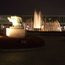 夜の平和記念公園の様子