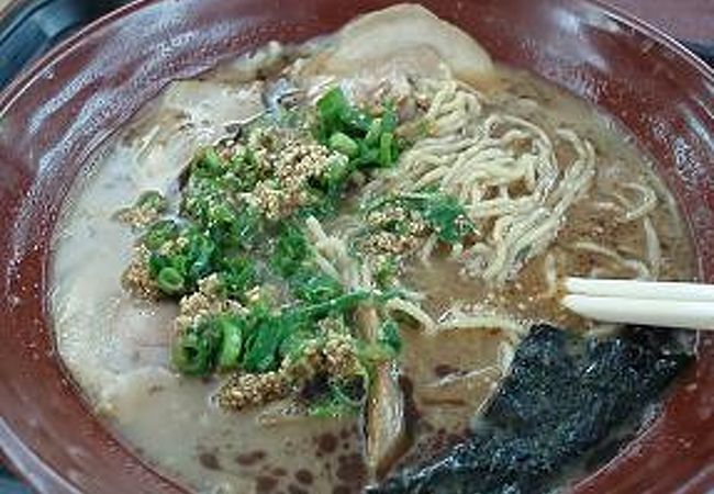 チャイナタウンのフードコートでラーメン 