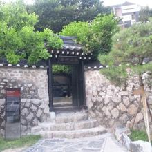 立派な門構えです〜