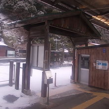 改札口がちょっと面白い構造をしていました