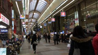 冬の時期屋根が掛かっている商店街は貴重です
