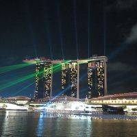 対岸からレーザーショウ