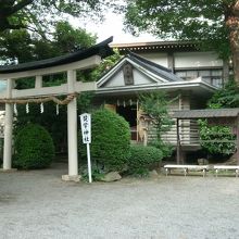 境内にあります