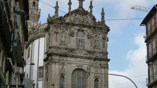 クレリゴス教会周辺はセンスのいいお土産屋さんがいっぱいです♪