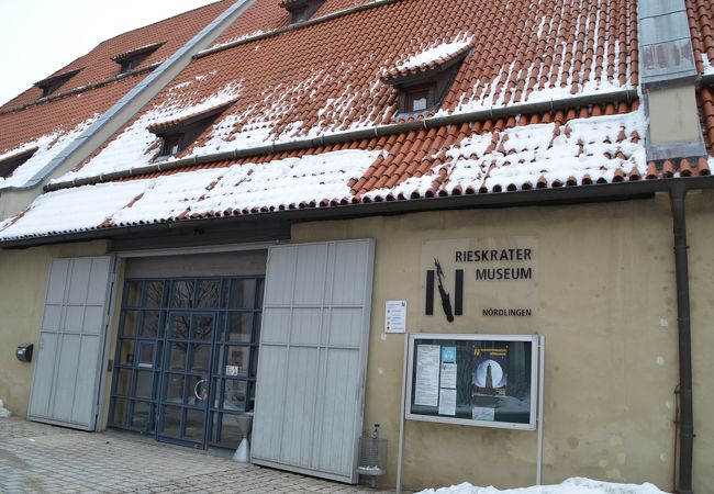 ネルトリンゲンのリースクレーター博物館: 隕石だけでなく月の石まである