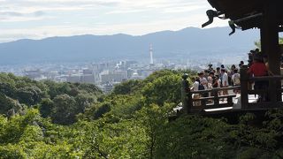 飛び降りると大怪我します