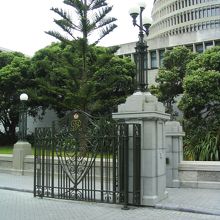 オープンな感じで国会の敷地に入場できますよ。