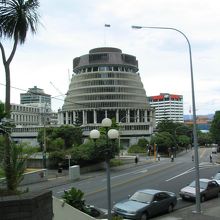 植物園から歩いてくると、このように見えてきます。