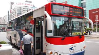 ぶっ飛ばすような速さで走行します。シートベルト必須。