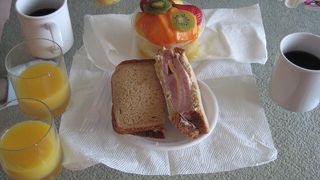 定番朝食ですが、やっぱり美味しい