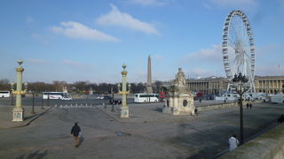 冬は噴水の水はとまっています