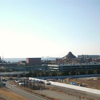 休憩室のテラスからディズニーパークが見える