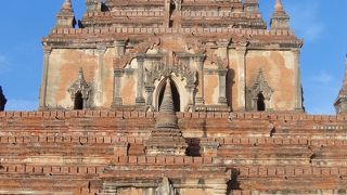 堂々とした風格の寺院