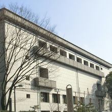 岐阜公園内にあります