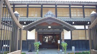 老夫婦のオルガン演奏が印象的