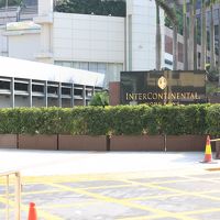 ティムシャーツイの正面