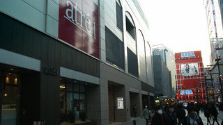 秋葉原の変遷を象徴する、一通り揃ってる駅ビル