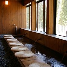 無料の足湯　　お茶も自分で入れて自由に飲めました