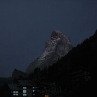 ルーフの窓からはマッターホルンが見えた（夜明け）