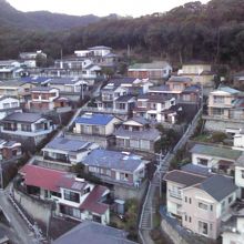 ロープウェイから見える長崎の家々。山の斜面に並ぶ