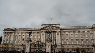 あまりにも有名な宮殿。行くなら公開時期に。