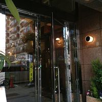 堺筋に面した玄関