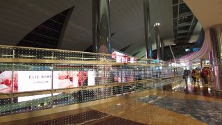 ２４時間賑やかな空港